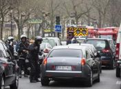 Polícia bloqueia as ruas próximas à redação da revista Charly Hebdo