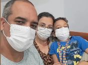 Família faz campanha para custear tratamento de menino de 5 anos que enfrenta doenças crônicas e autismo