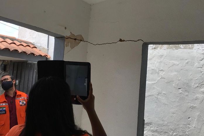 Rachaduras foram registradas na Rua Tenente Antônio de Oliveira