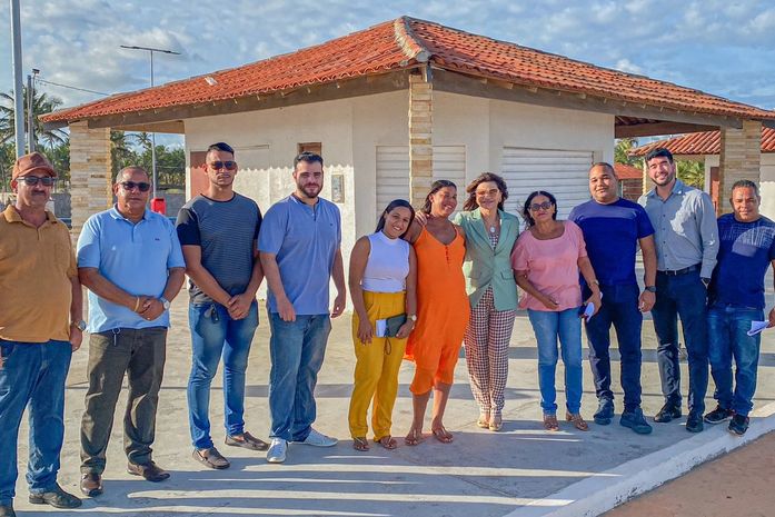 Prefeitura de Feliz Deserto entrega chaves dos quiosques municipais
