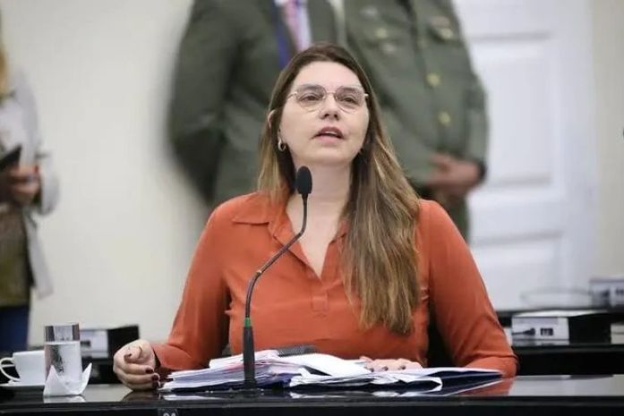 Indubitavelmente, a partir de 2026, a terra dos Marechais carece de representações femininas, na Câmara Federal. Jó Pereira é uma delas. Quem vai enfrentar o poder do patriarcado?!