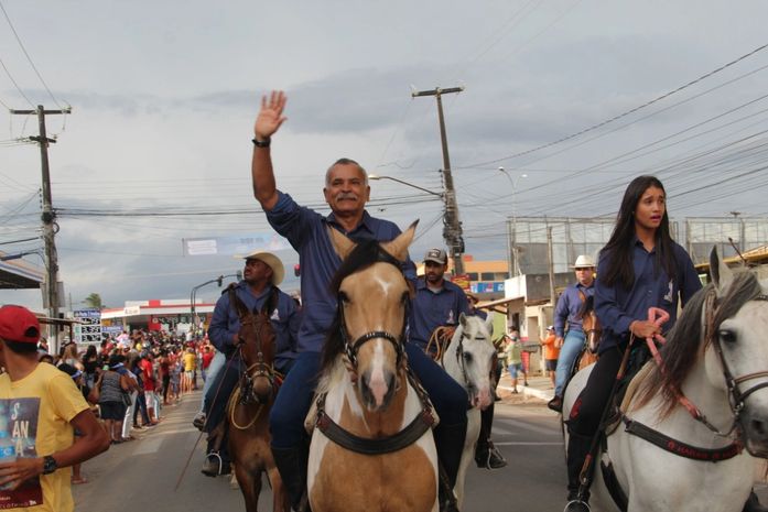 Tarcizo Freire participa da tradicional cavalgada de Nossa Senhora do Bom Conselho
