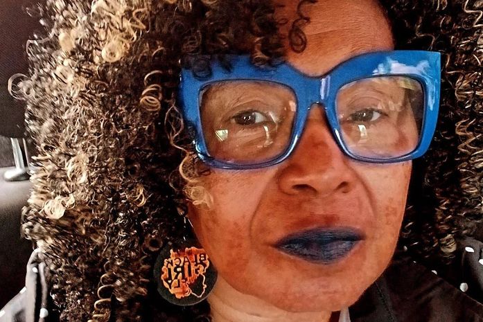 O blog desta preta ativista, Arísia Barros, tem  230 MIL acessos, em 48 horas. É mole ou quer mais?!