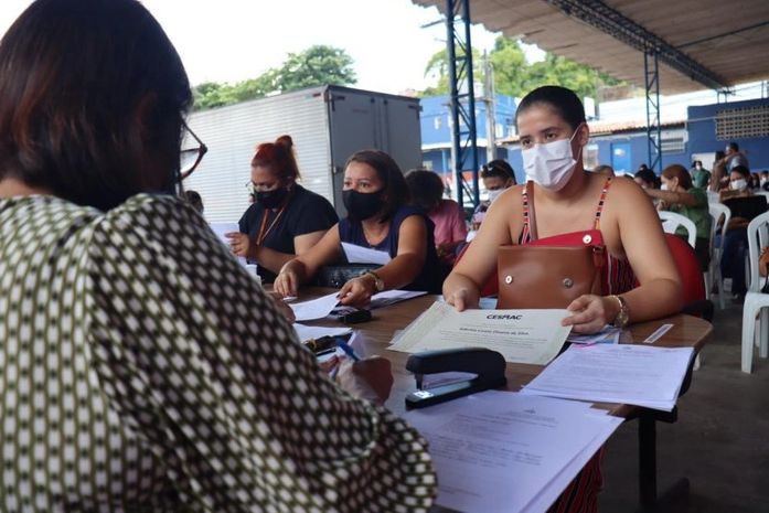 Hoje foi a vez de professores de Educação Especial/Sala de Recursos, Libras, Assistentes Sociais e Psicólogos entregarem os documentos. 
