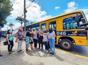 Júlio Cezar em parceria com Governo do Estado entrega mais dois ônibus aos alunos da rede pública estadual