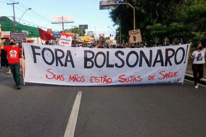 Manifestantes fazem ato contra Bolsonaro em Maceió