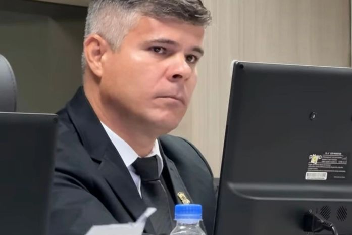 Vereador Rogério Silva ignora pela segunda sessão consecutiva a discussão do projeto de lei que prevê o reajuste no piso da educação em Rio Largo