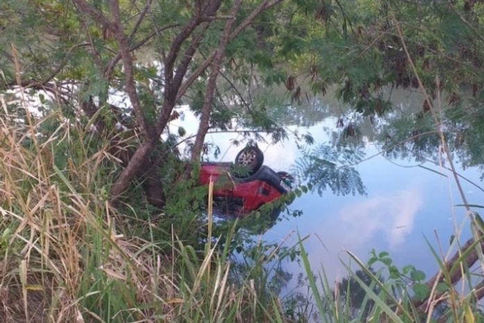 Carro caiu da ponte do Mirante da Sereia