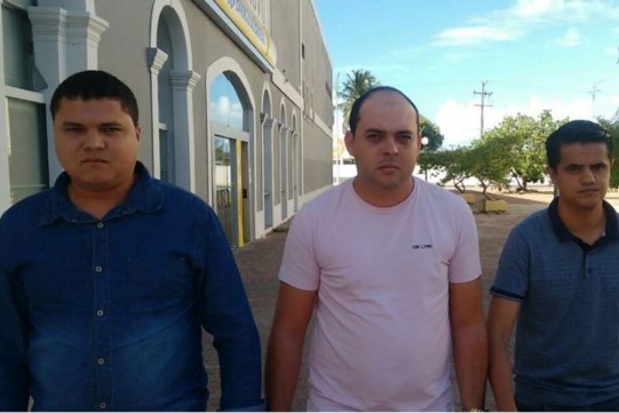 Acusados flagrados tentando furtar idoso