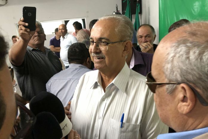 Teófilo confirma problemas de saúde, nega afastamento e assegura reeleição