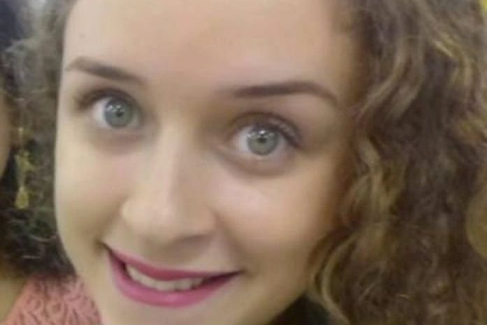 Jovem morre eletrocutada ao tocar caixa de som após mergulho em piscina