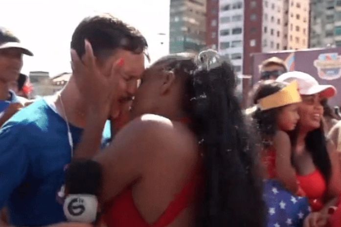 Repórter é beijado à força durante cobertura de carnaval em Recife