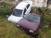 Vítimas perseguiram suspeitos e ambos os carros caíram em uma vala, no bairro Cidade Universitária