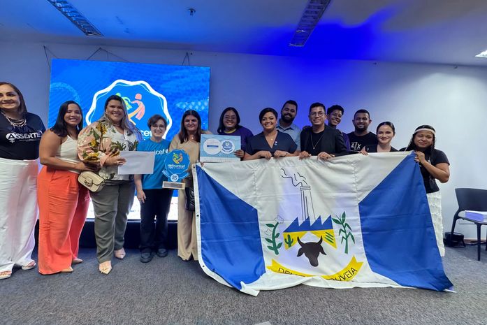 Ziane Costa recebe Selo UNICEF por avanços em políticas públicas para crianças e adolescentes em Delmiro Gouveia
