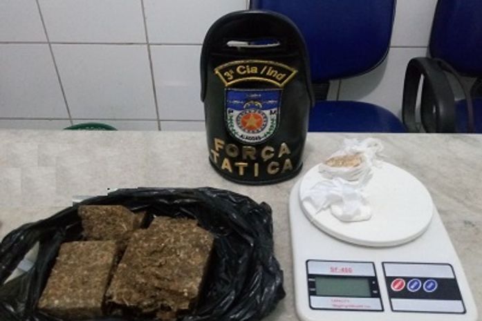 Dois jovens e dois adolescentes são detidos com drogas no Litoral Norte