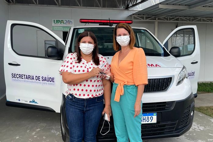 Nova ambulância é entregue à UPA Delmiro Gouveia