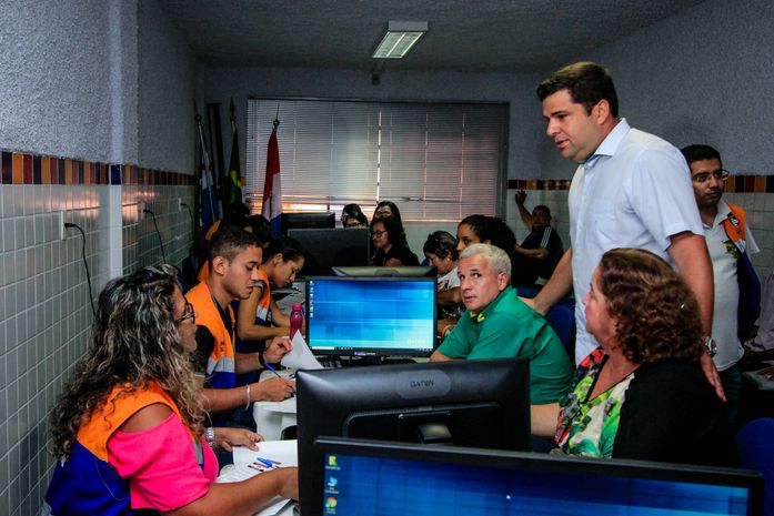 Marcelo Palmeira acompanhou o atendimento da Semas aos moradores do Pinheiro.