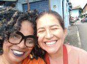 Dani Ceará, a jornalista traduz uma forma de  simplicidade elegante, dessas que humaniza, ângulos, becos,  lugares e gentes