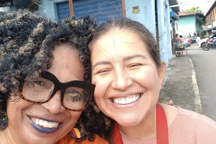 Dani Ceará, a jornalista traduz uma forma de simplicidade elegante, dessas que humaniza, ângulos, becos, lugares e gentes