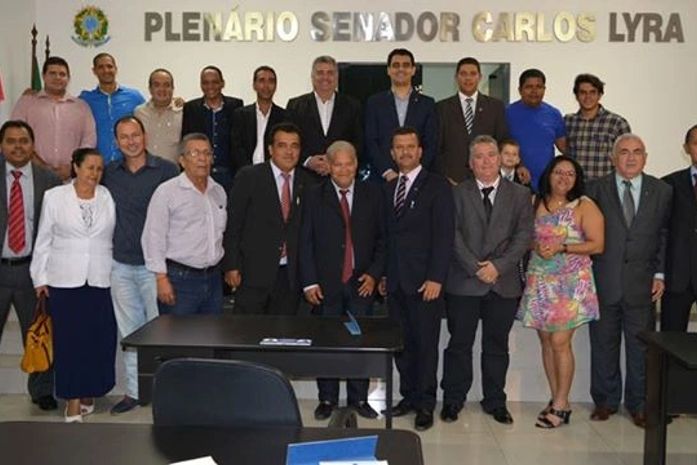 Prefeito George Clemente participou do debate com o deputado JHC