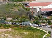 Vídeo mostra manifestantes ateando fogo e interditando trânsito na Josefa de Melo
