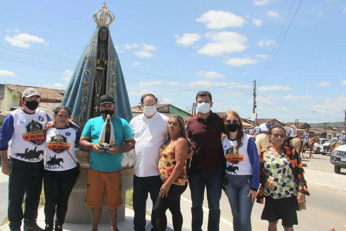 Moradores do Conjunto Nossa Senhora Aparecida ganham praça e estátua com dois metros de altura