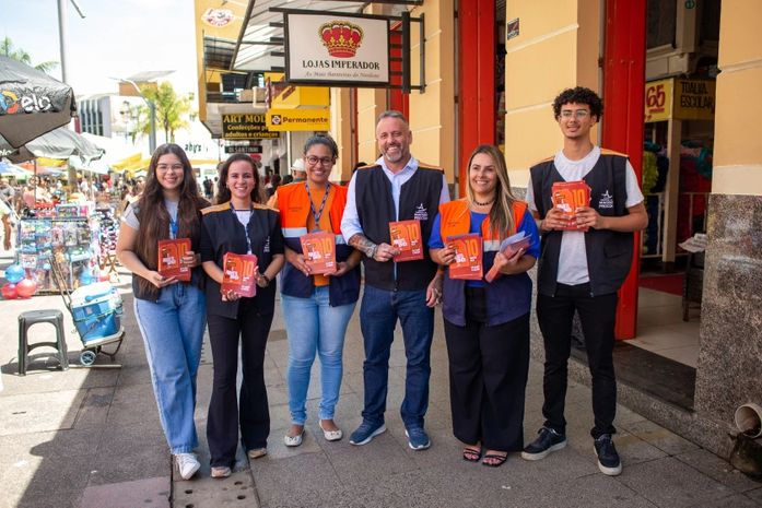 Procon Racial distribuiu panfletos informativos e conversou com lojistas