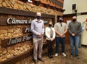 Vereadora Gaby Ronalsa visita Câmara de Gramado