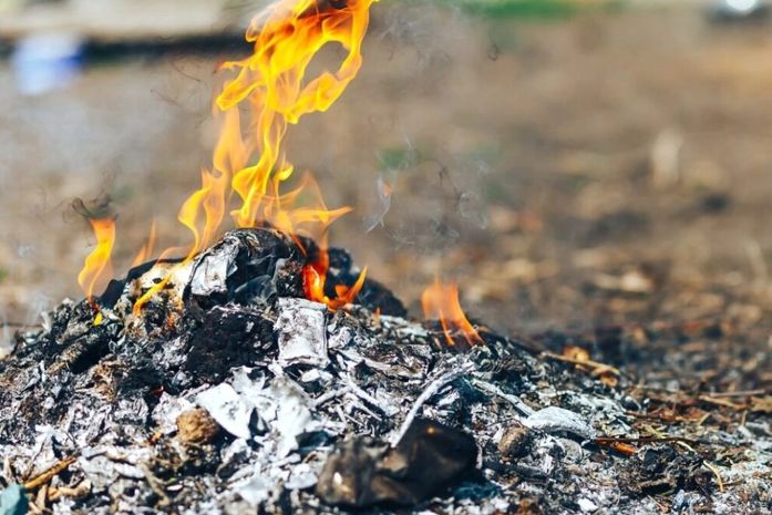 Queima irregular de entulho mobiliza PM e gera ocorrência por poluição ambiental