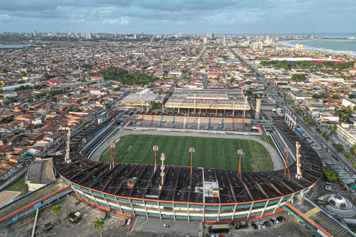 Rei Pelé recebe Jogo das Estrelas de Adriano Imperador neste sábado