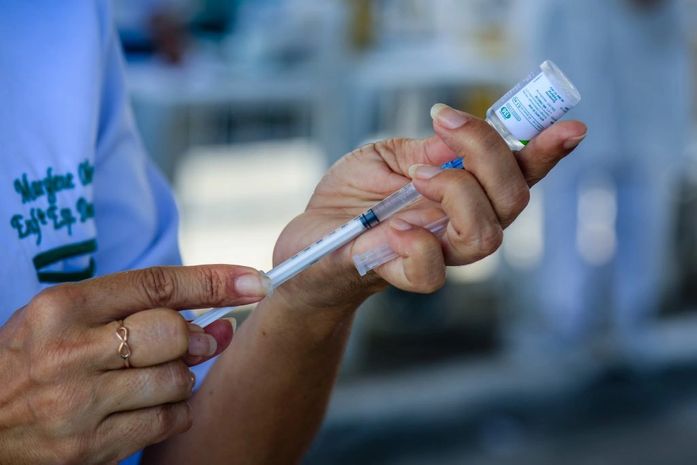 Idosos e professores poderão se vacinar contra a Influenza neste sábado (05)