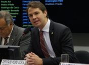 Vilela vota contra o ajuste fiscal