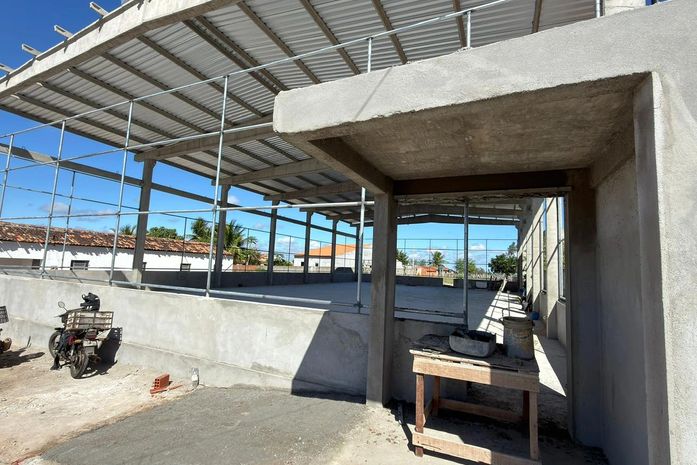 Em Delmiro Gouveia, obras das quadras poliesportivas de Caraíbas do Lino e Alto Bonito entram em fase final