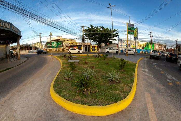 Bifurcação na Ladeira do Óleo ganha jardim, bancos e espaço para pedestres