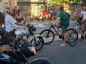 Caminhão atinge bicicleta com dois jovens e deixa um morto e outro ferido em Maceió