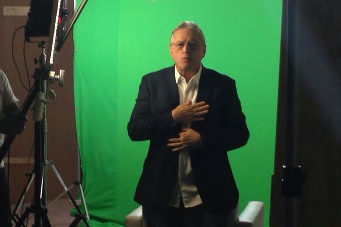 Téo Vilela grava para guia de seu candidato Júlio Cezar