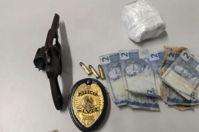 Jovens são apreendidos com arma e droga em Arapiraca