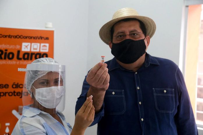 Pessoas com 38 anos poderão se vacinar contra a covid-19 a partir desta terça-feira (6)