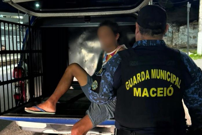 Homem é preso suspeito de furtar bolsa de idosa em gabinete ligado à Câmara de Maceió