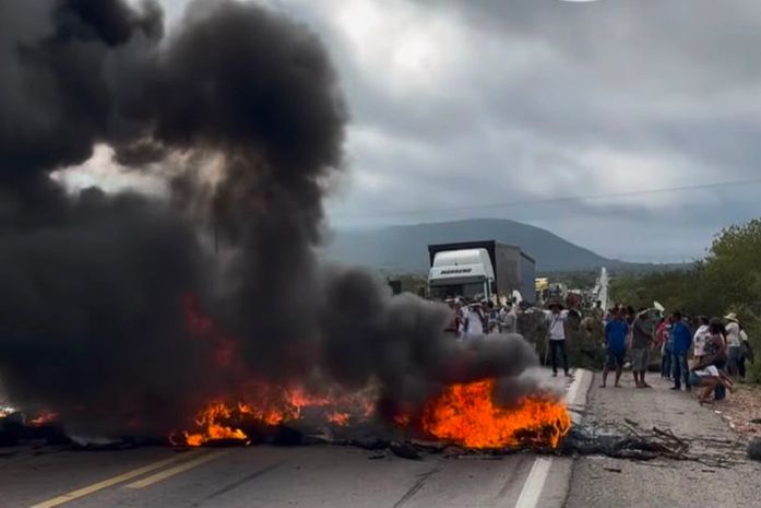 Comunidades indígenas bloqueiam rodovias em protesto contra o marco temporal em Alagoas