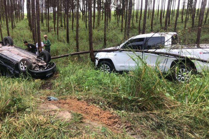 Carro capota e outros dois colidem após acidente na BR 316; duas vítimas em estado grave