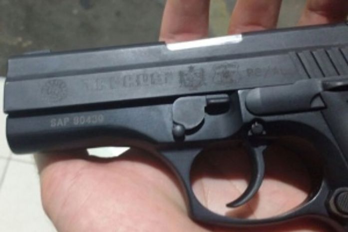 Jovem é preso com arma roubada da polícia no Vale do Reginaldo