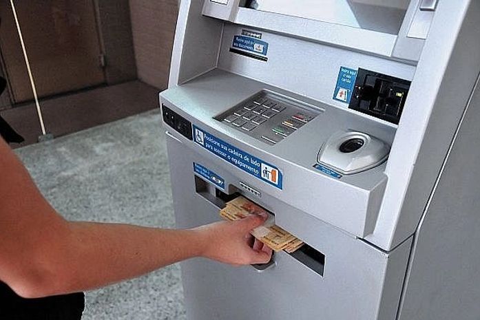 Auxílio emergencial de R$ 600 começa a ser pago nesta quinta (09) para os clientes da Caixa e do BB