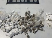 Parte da droga foi encontrada com o jovem e parte em uma residência no bairro Cacimbas II.