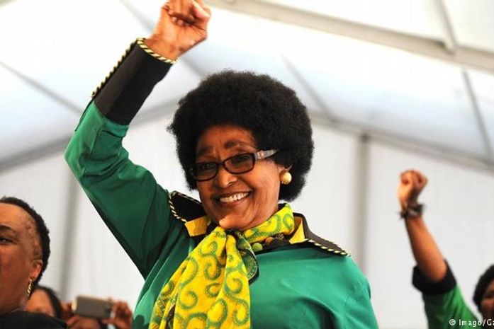 Winnie Mandela falece aos 81 anos.