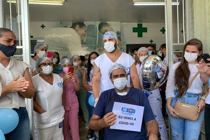 Após mais de 40 dias internado, paciente vence a covid e recebe alta de hospital no Agreste de AL