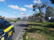 População interdita trecho da BR-104, em Rio Largo, contra falta de água
