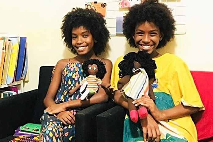 Em nome de uma educação antirracistaara, as gêmeas Helena e Eduarda, 11 anos, criam o o projeto Pretinhas Leitoras.