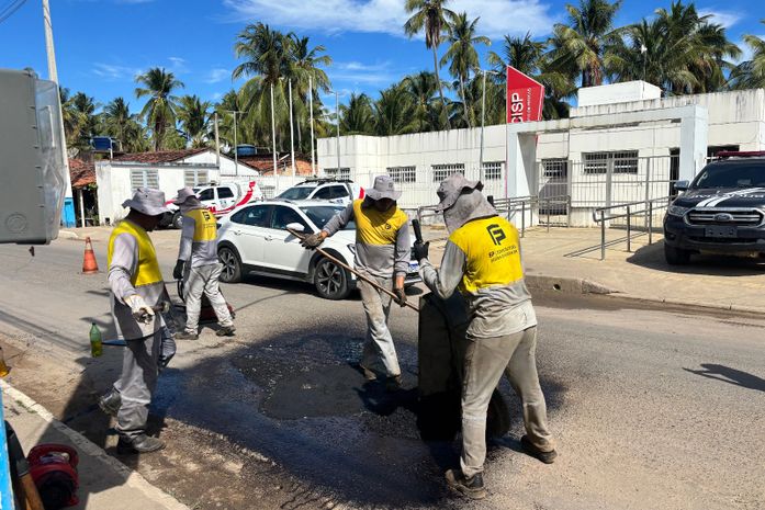A pedido do Prefeito Allan de Jesus, Governo do Estado inicia recuperação das principais vias de Porto de Pedras
