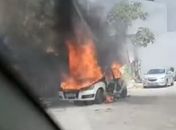 Veículo é destruído por incêndio na Ladeira do Bomfim, em Maceió 